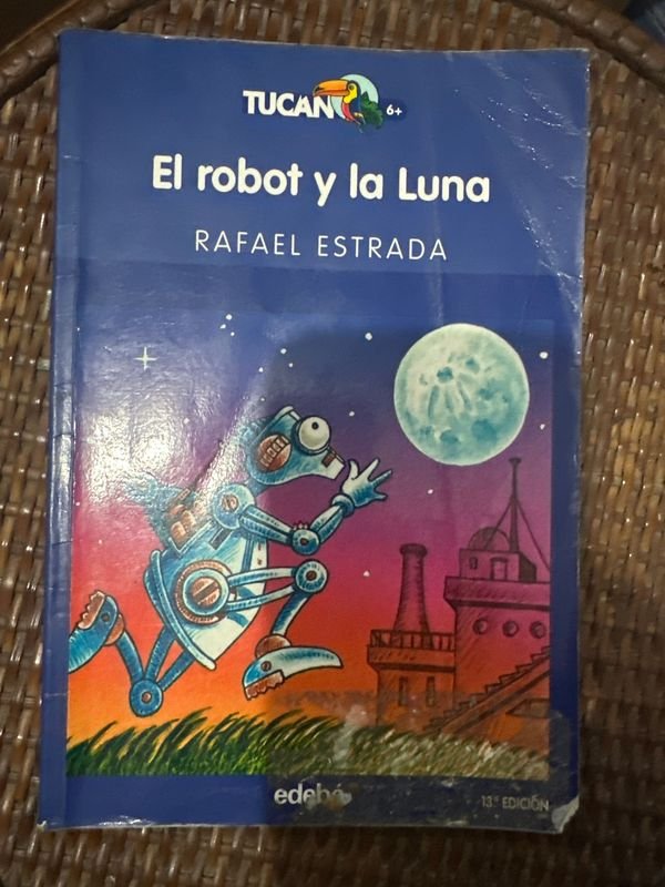 Libro "El robot y la Luna" de Rafael Estrada