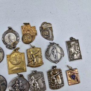 Conjunto de Medallas Deportivas Variadas - imagen 5