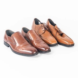 Lote siguiente: 2 Pares de Zapatos de Cuero Hombre Masaltos.com y Aldo