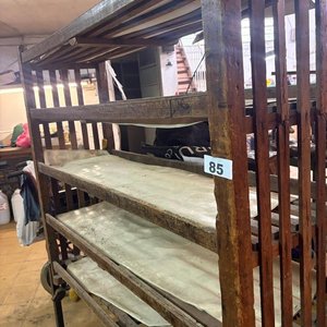 Lote anterior: Estantería de Madera con Ruedas para Trabajo