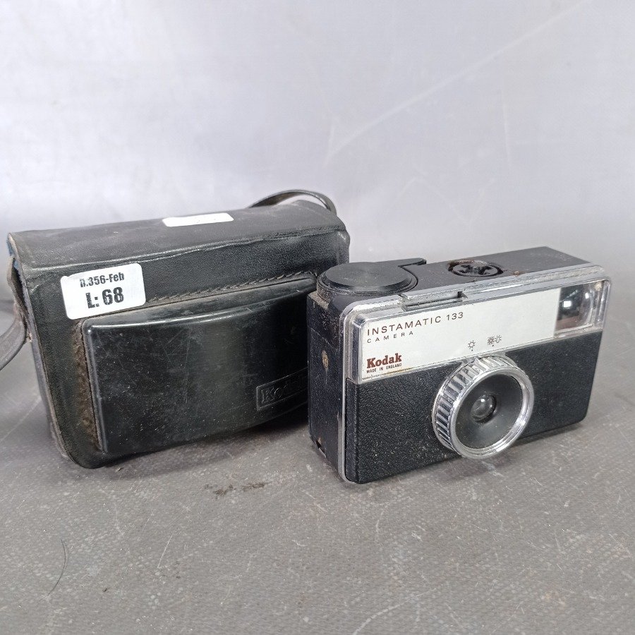 Lote siguiente: Cámara de fotos Kodak Instamatic 133 en buen estado