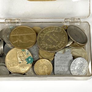 Lote de Monedas Varias, Medallas y Relojes de Viaje y Dama - imagen 4