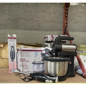 Lote siguiente: Batidora y Mixer Manual Xion 550W con Accesorios