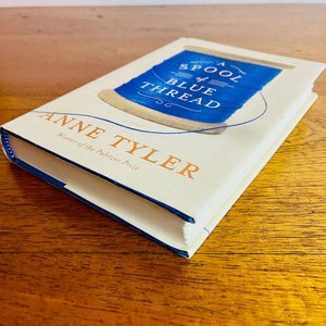 Libro "A Spool of Blue Thread" de Anne Tyler, Ganadora del Premio Pulitzer - imagen 1