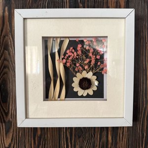 Set de 3 Cuadros con Flores Secas y Marcos Blancos y Plateados - imagen 7