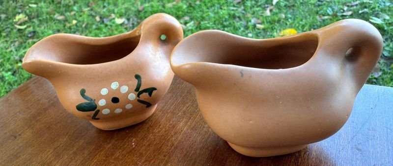 2 jarroncitos en ceramica decorados a mano