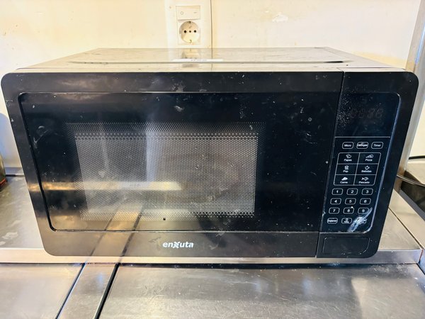 Lote #022 – Microondas Enxuta modelo MOENX0320DNG – 20 litros- sin plato - imagen 1