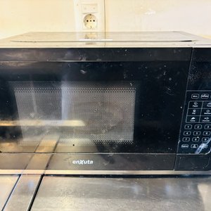 Lote siguiente: Lote #022 – Microondas Enxuta modelo MOENX0320DNG – 20 litros- sin plato