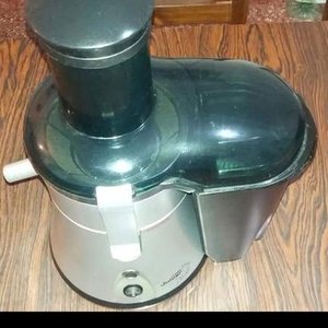 Juguera con vaso y separador de pulpa Britania completa - imagen 2