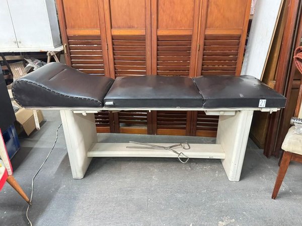 Mesa de Examen Médica de Metal con Asiento de Cuero - imagen 2