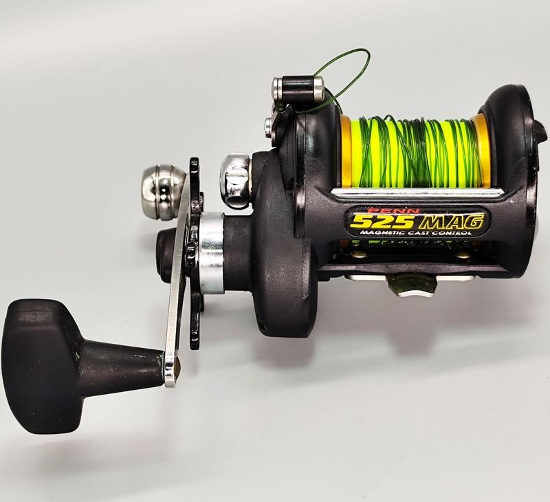 Reel Rotativo de Pesca Penn 525 MAG con Freno Magnético y 6 Rulemanes