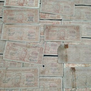 Lote de Billetes Uruguayos "Un Peso" y Moneda Antigua - imagen 5
