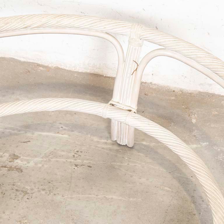 Mesa circular de living en madera y mimbre - imagen 3