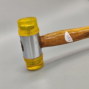 Martillo de Goma Amarillo con Mango de Madera - imagen 2