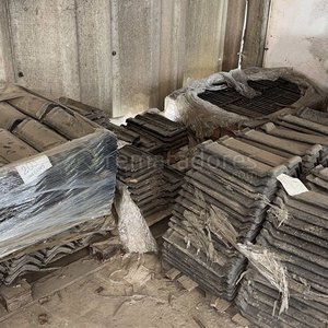 Lote siguiente: Lote de Tejas de Cerámica para Techo