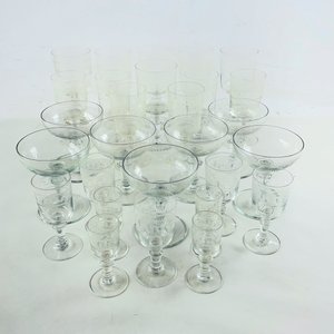 Lote anterior: Veintinueve copas hialinas guarda griega