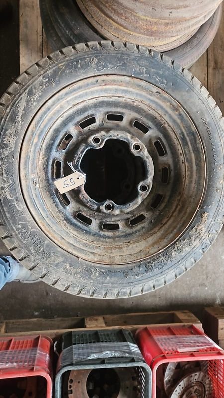 Juego de 5 Ruedas para Vehículo 4.50-18 con 3 Llantas