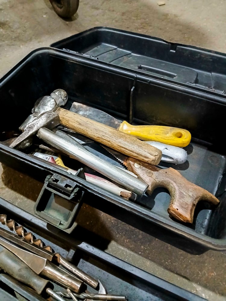 Caja con herramientas: mechas, pinzas y más - imagen 4
