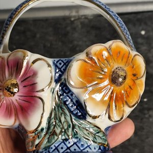 Canasta Decorativa de Porcelana Esmaltada con Flores y Detalle Numerado - imagen 5
