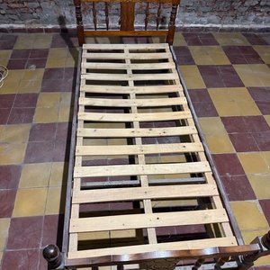 Lote siguiente: Cama de Una Plaza Estilo Provenzal en Madera