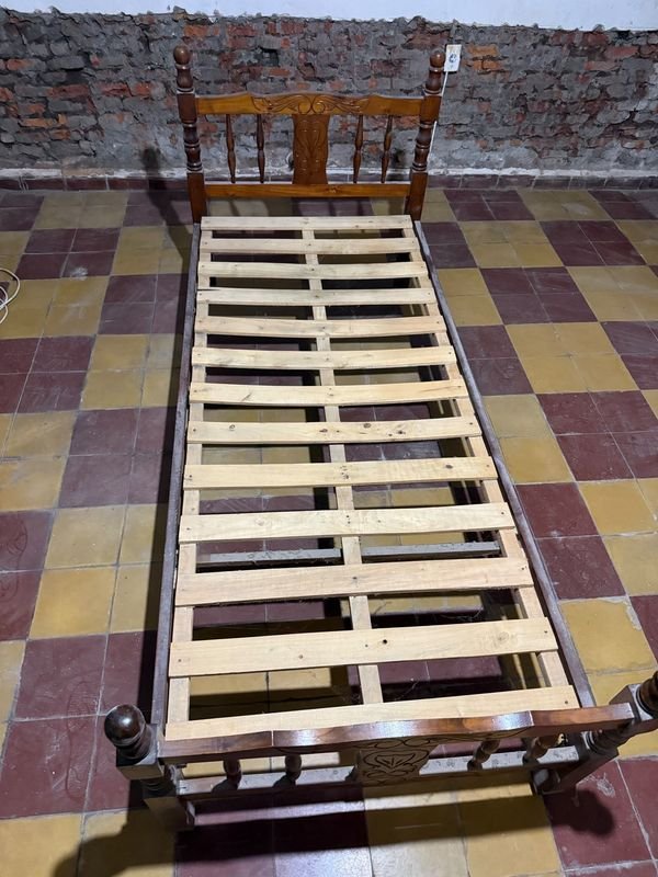 Cama de Una Plaza Estilo Provenzal en Madera