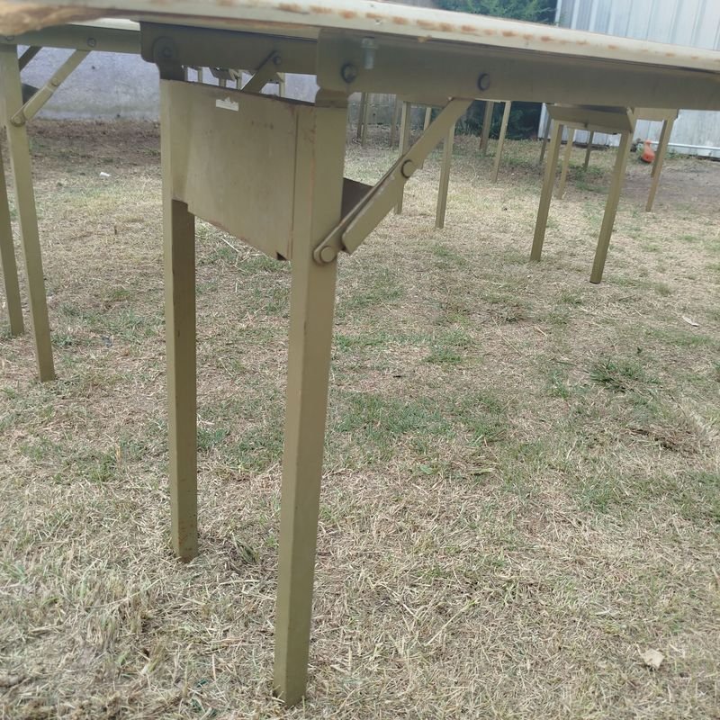 Mesas para eventos con estructura plegable en hierro - imagen 3
