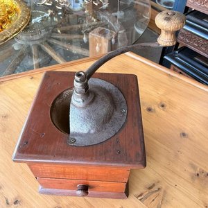 Molinillo de Café Antiguo de Madera con Cajón Recolector - imagen 6