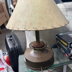 Lámpara de Mesa Vintage Metálica con Pantalla Clara - imagen 2