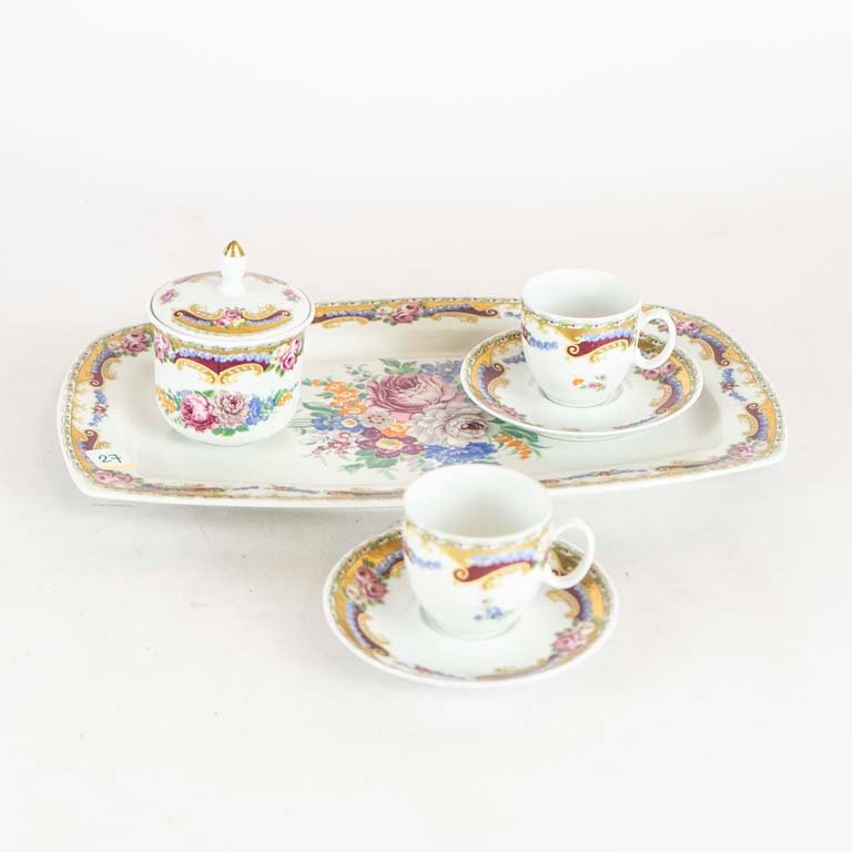 Lote siguiente: 6 piezas de porcelana alemana decorada flores