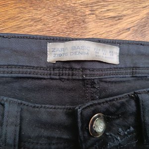 Lote de Ropa Femenina: Jeans, Remeras y Musculosas Variadas - imagen 10