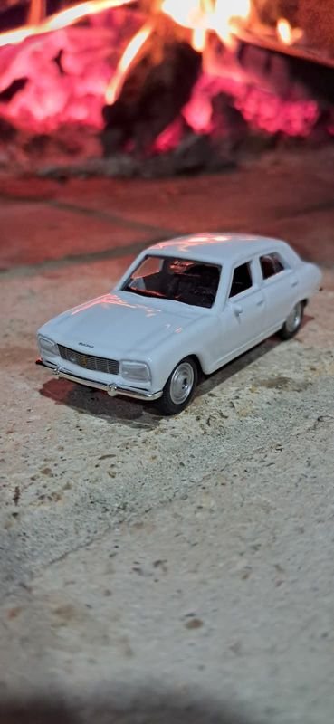 Réplica de Auto Blanco Coleccionable - imagen 1