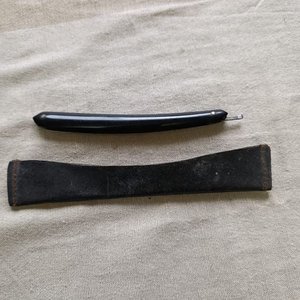 Antigua Navaja de Barbero Alemana con Estuche de Cuero - imagen 2