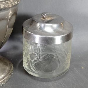 Lote de 4 piezas: Florero de metal, vasito, azucarero y jarra Volf - imagen 6