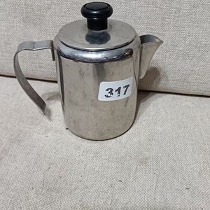 Lote anterior: Cafetera Metálica Pequeña con Tapa y Pico Vertedor