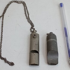 Lote anterior: Antiguos Silbatos Metálicos Policía de la Capital (Argentina, Años 40)