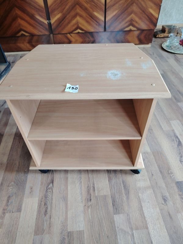 Mesa Auxiliar de Madera Clara con Estante y Ruedas