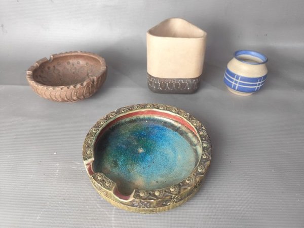 Lote de Cerámicas Firmadas por Artistas Nacionales - imagen 1