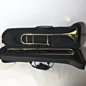 Lote anterior: Trompeta de Bronce con Estuche Negro