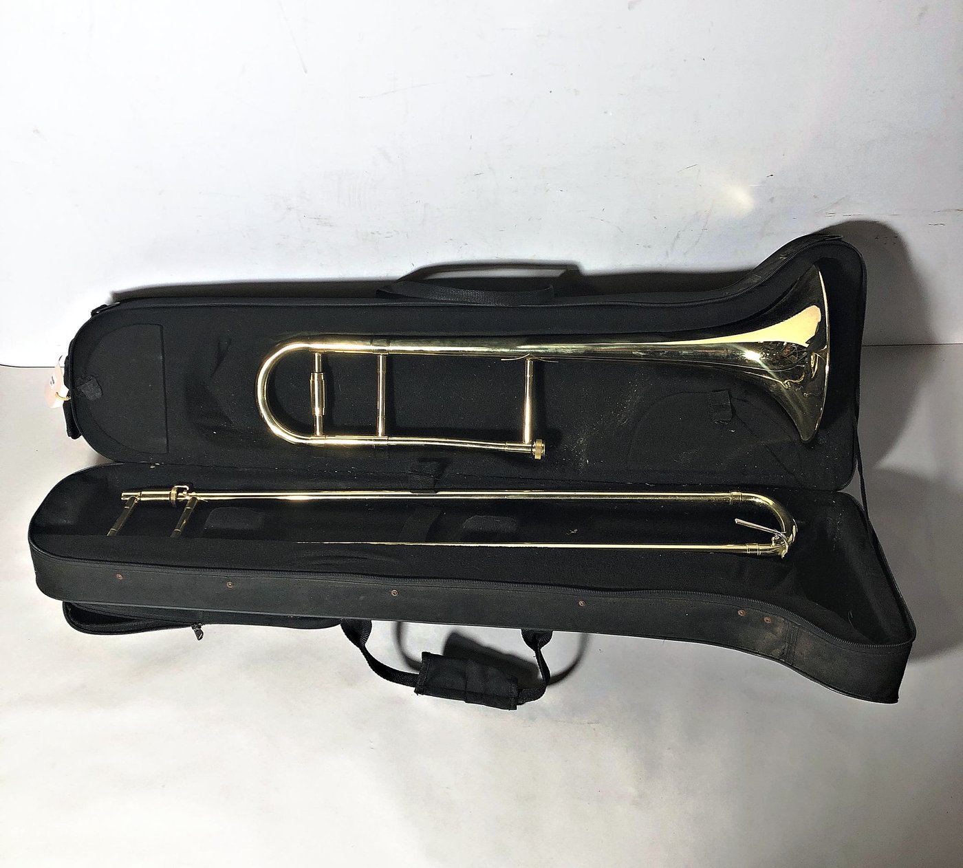 Trompeta de Bronce con Estuche Negro