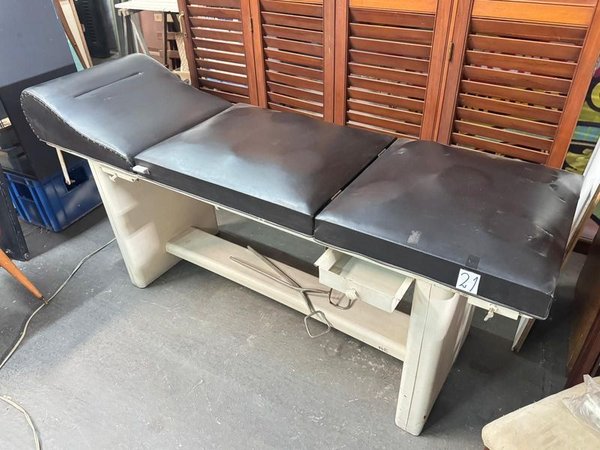 Mesa de Examen Médica de Metal con Asiento de Cuero - imagen 1