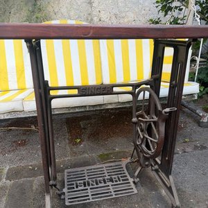 Mesa Singer de Madera y Hierro Fundido Estilo Industrial - imagen 2