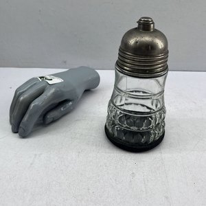 Mielera de Vidrio con Tapa Metálica y Base Negra - imagen 2