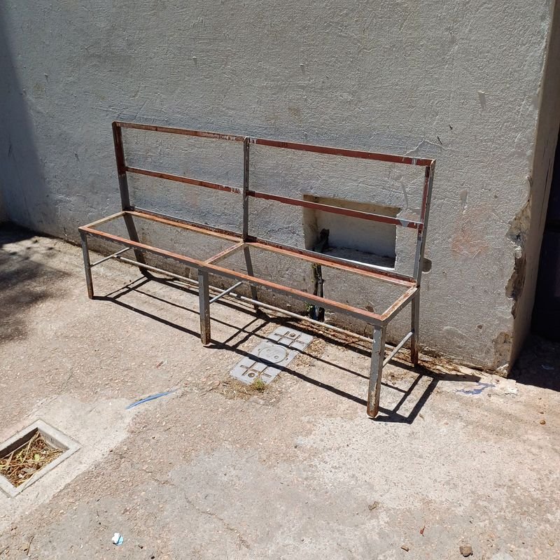 Estructura para banco en hierro: una pieza de decoración útil y resistente - imagen 2