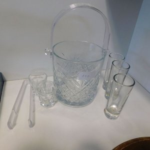 Hielera con accesorios y vasos - imagen 2
