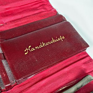 Cartera Inglesa de Cuero para Guantes con Pinza, Perfumero de Cristal, Plata y Carey - imagen 6