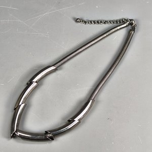 Dos Collares: Cadena Serpiente Metalizada Negra y Collar con Perlas Turquesas Artificiales - imagen 7