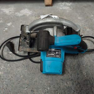 Sierra Circular Eléctrica Fixtec con Disco y Base Metálica - imagen 4
