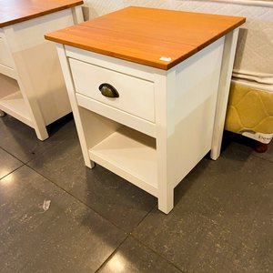 Juego de Mesa de Luz Blanca con Cajón y Colchón - imagen 3