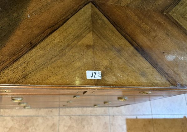 Antigua cómoda en madera maciza para decorar tu hogar - imagen 1