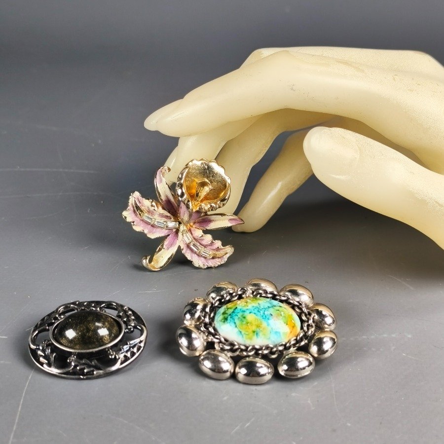 Item 16371 - Image 0